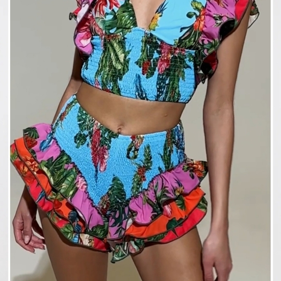 AKIRA SOMETHING FEELS RIGHT FLORAL SHORTS NWT - Picture 3 of 3